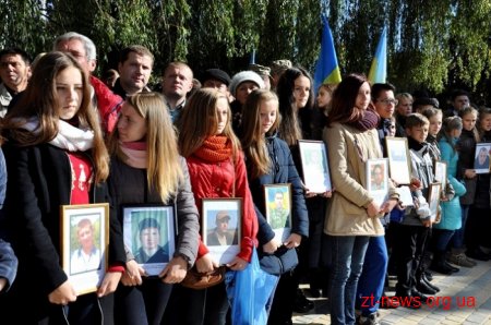 У Коростені з нагоди свята відкрили пам’ятник на честь захисників України