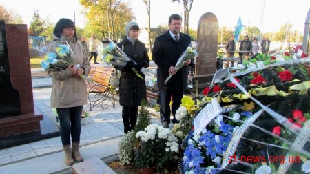 На військовому кладовищі вшанували пам’ять загиблих Героїв