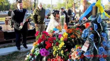 На військовому кладовищі вшанували пам’ять загиблих Героїв