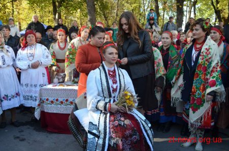 На Замковій горі відбулося Покровське весілля