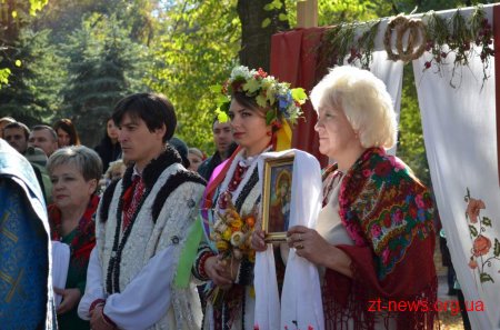 На Замковій горі відбулося Покровське весілля