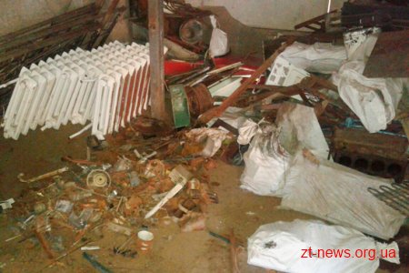 На Житомирщині поліцейські серед металобрухту знайшли міну