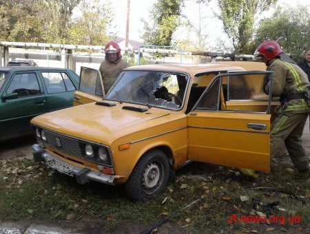 У Коростені загорівся припаркований ВАЗ