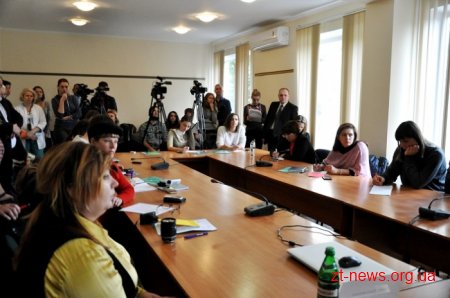 У Житомирському перинатальному центрі навчають лікарів діяти у складних ситуаціях