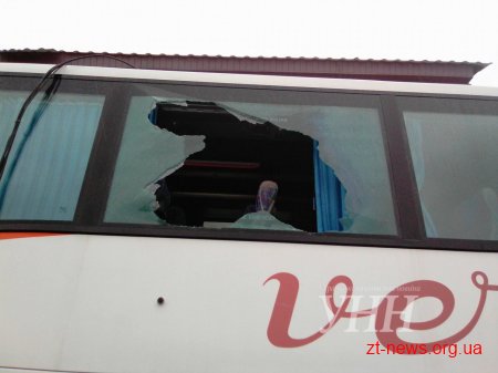 В Житомирі водій автомобіля «Renault» не пропустив на перехресті автобус