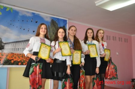 Учні з 9 регіонів України змагалися у турнірі юних економістів на Житомирщині