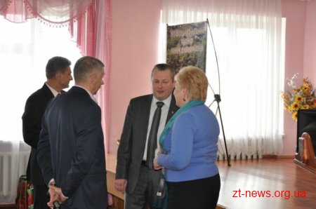 Учні з 9 регіонів України змагалися у турнірі юних економістів на Житомирщині