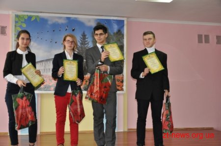 Учні з 9 регіонів України змагалися у турнірі юних економістів на Житомирщині