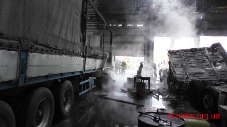 Поблизу Житомира у приміщенні шиномонтажу горіли дві вантажівки