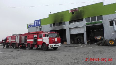 Поблизу Житомира у приміщенні шиномонтажу горіли дві вантажівки