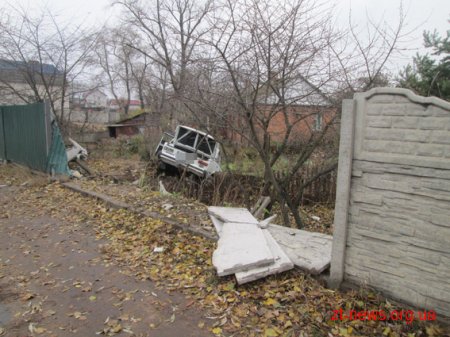 У Бердичеві п'яна жінка на ВАЗі влетіла в паркан