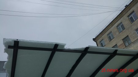 У Житомирі розтрощили одну з "європейських" зупинок