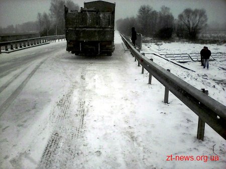 Ремонт мосту на автотрасі Житомир-Чернівці триває