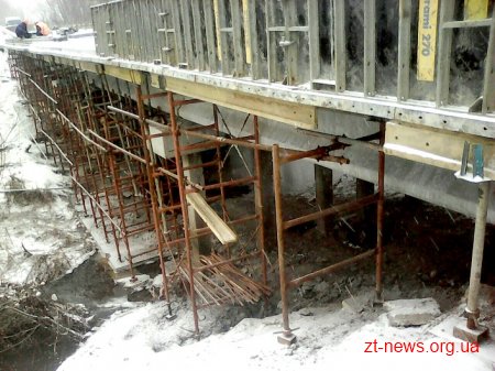 Ремонт мосту на автотрасі Житомир-Чернівці триває
