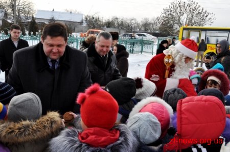 12 нових шкільних автобусів – подарунок дітям Житомирщини