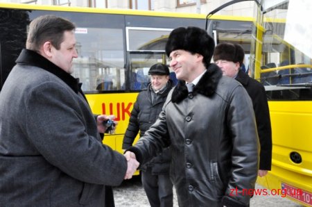 12 нових шкільних автобусів – подарунок дітям Житомирщини