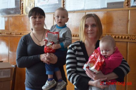 Всі 250 маленьких пацієнтів Житомирської дитячої міської лікарні отримали подарунки