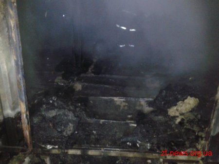 В Глибочиці рятувальники погасили пожежу в металевому павільйоні