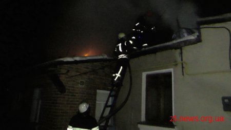 У Житомирі горів житловий будинок на чотири господаря