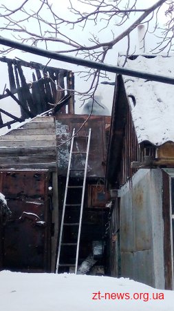 У Житомирі горіла дерев’яна лазня