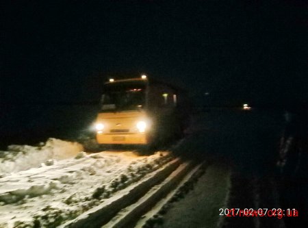 На Житомирщині зі снігових заметів вивільнили 6 авто