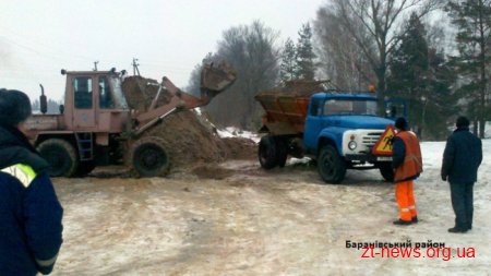 На автодорогах Житомирщини працює 132 одиниці техніки