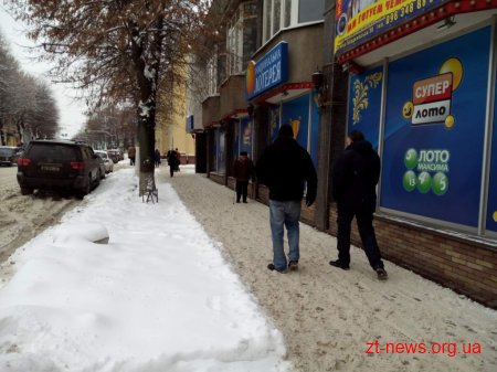 Ситуація з прибиранням прибудинкових територій від снігу критична