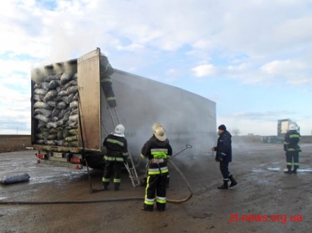 В с. Піщів Новоград-Волинського району під час гасіння автомобіля водій отримав опіки рук