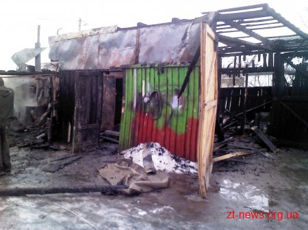 На Житомирщині під час пожежі у власному гаражі травмовано чоловіка