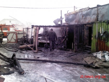 На Житомирщині під час пожежі у власному гаражі травмовано чоловіка