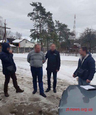 Заступника начальника відділення поліції затримали під час одержання хабара