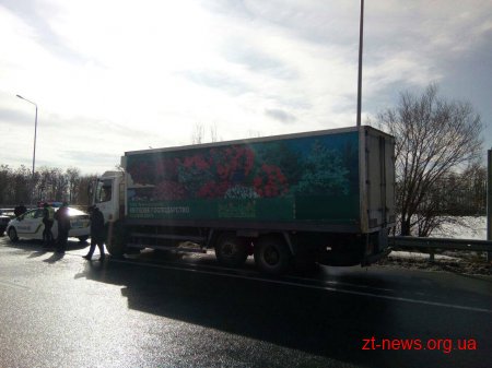 Поліція наздогнала водія вантажівки, який вкрав пальне з заправки