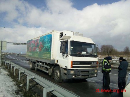 Поліція наздогнала водія вантажівки, який вкрав пальне з заправки