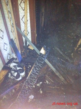 У Житомирі ліквідовували пожежу у під’їзді дев’ятиповерхівки