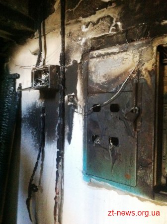 У Житомирі ліквідовували пожежу у під’їзді дев’ятиповерхівки
