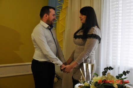 У Житомирі зареєстрували перший «шлюб за добу»
