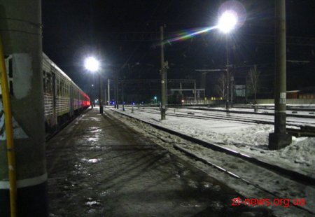 Четверо молодиків зненацька нападали на жителів Коростеня та відбирали у них цінні речі