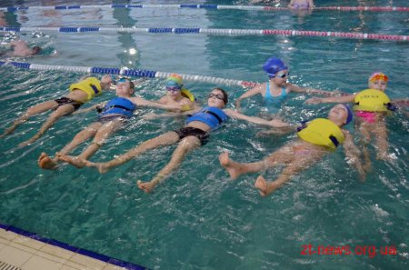 На базі комплексу «LIME fitness» розпочались безкоштовні «Уроки плавання» для дітей