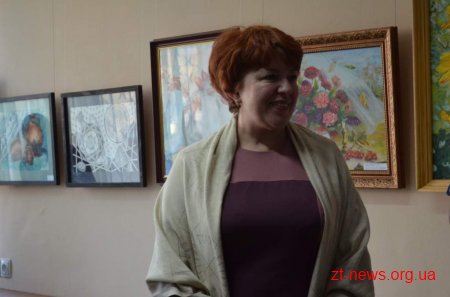 У обласній бібліотеці презентували виставку «Мами малюють»