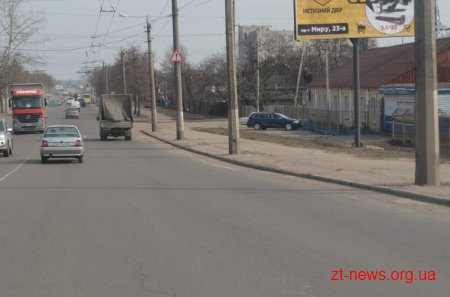 Комунальники здійснюють санітарне прибирання міста