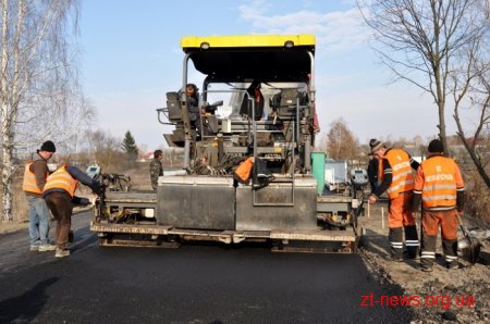 На мосту у Рудні-Пошті кладуть асфальт