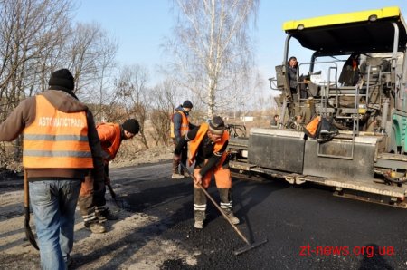 На мосту у Рудні-Пошті кладуть асфальт