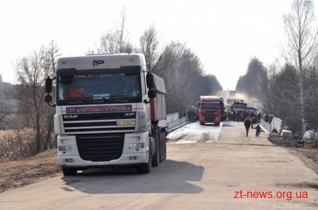 На мосту у Рудні-Пошті кладуть асфальт