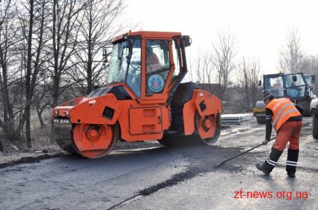 На мосту у Рудні-Пошті кладуть асфальт