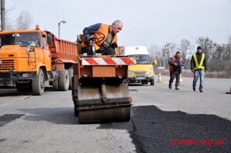 До 1 червня має бути відремонтовано 187 тис. кв. метрів доріг області