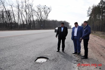 До 1 червня має бути відремонтовано 187 тис. кв. метрів доріг області