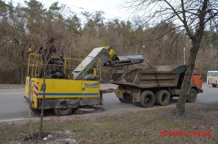 Комунальні служби міста продовжують роботу з прибирання Житомира