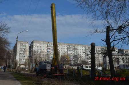 Комунальні служби міста продовжують роботу з прибирання Житомира