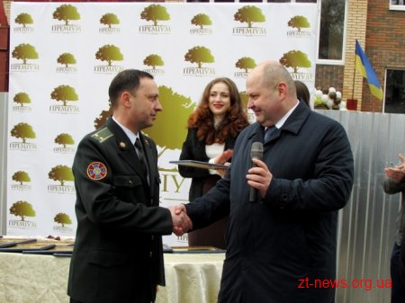 В Житомирі працівники Управління СБУ отримали сертифікати на нові квартири