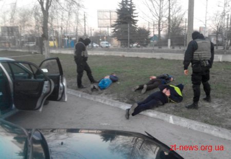 У Житомирі затримали скупників бурштину